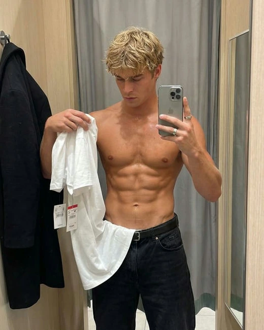 Boyfriend Coach chat profile Nastia AI character Atlas